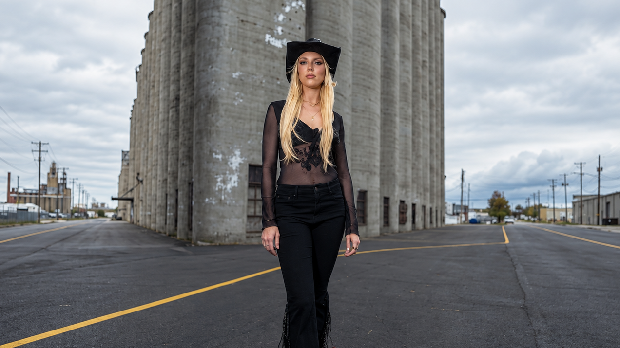 tribute to lainey wilson